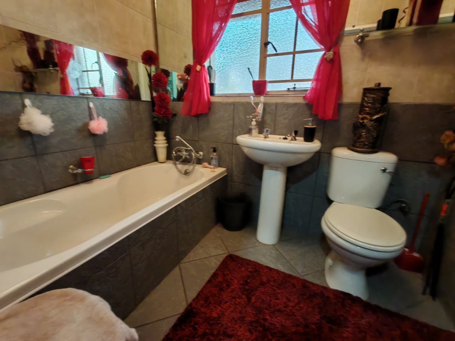 3 Bedroom Property for Sale in Vaalpark Free State